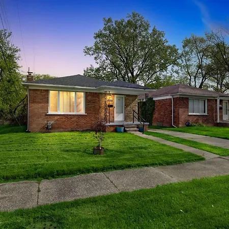 Queen G2 Mansion Home